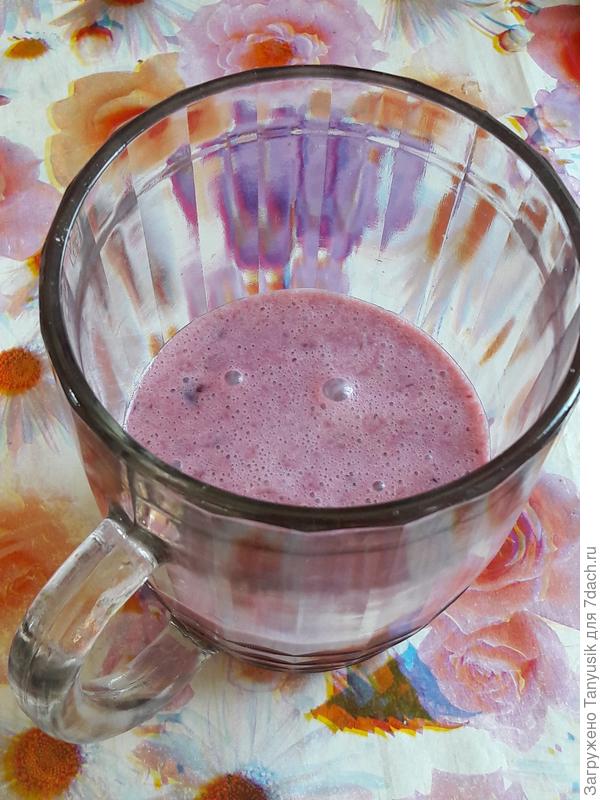 Молочно-жимолостный коктейль.