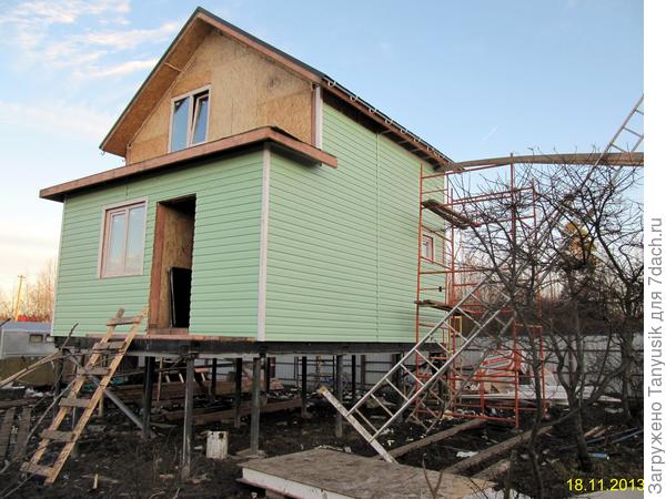 Хорошо, что мы не в Канзасе, а под плитой не лежит злая Гингема...)))