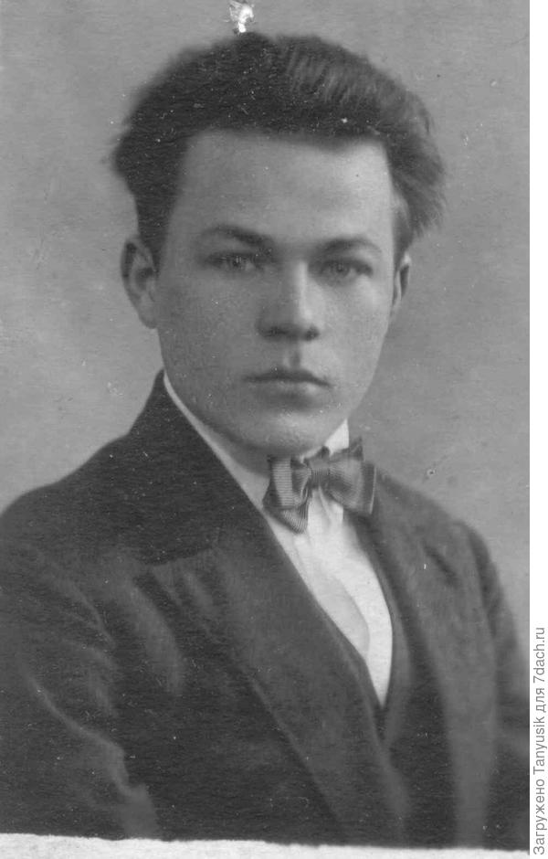 Мой дедушка. Кузин Алексей Михайлович. 1929 г. Здесь ему 22 года.