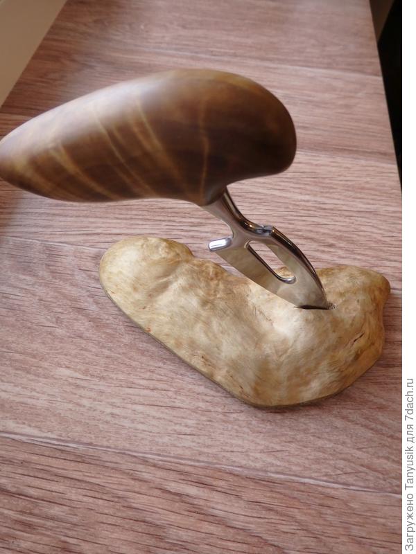 Этот тоже Кирилл сделал. Специально носил в фотоателье для снимка, который послал в журнал на конкурс. Что-там выиграл...))