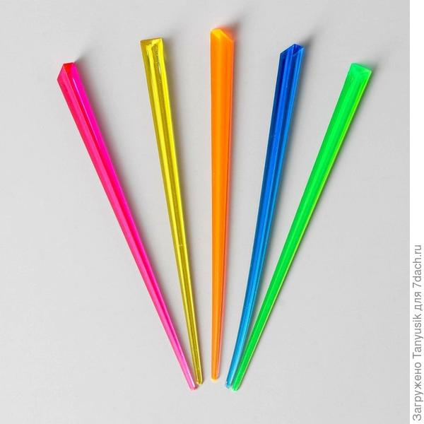 Вот такие у меня. В наборе 50 шт. Стоят копейки.