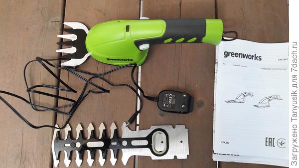 В посылке - Ножницы-кусторез садовые аккумуляторные от фирмы Greenworks