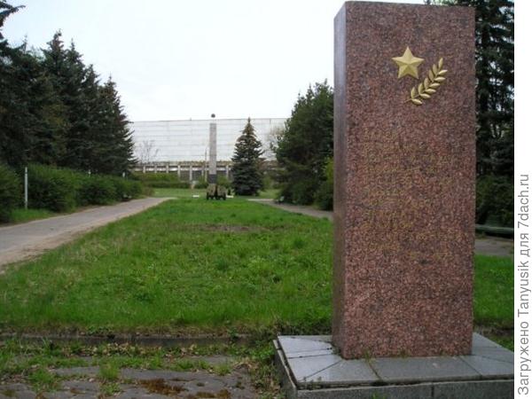 Аллея Ветеранов. Здесь раньше розы были