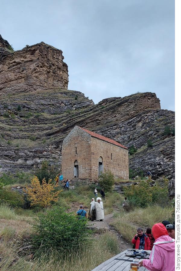 Считается, что его построили в в конце X - начале ХI века, когда в Дагестане стало распространяться христианство.