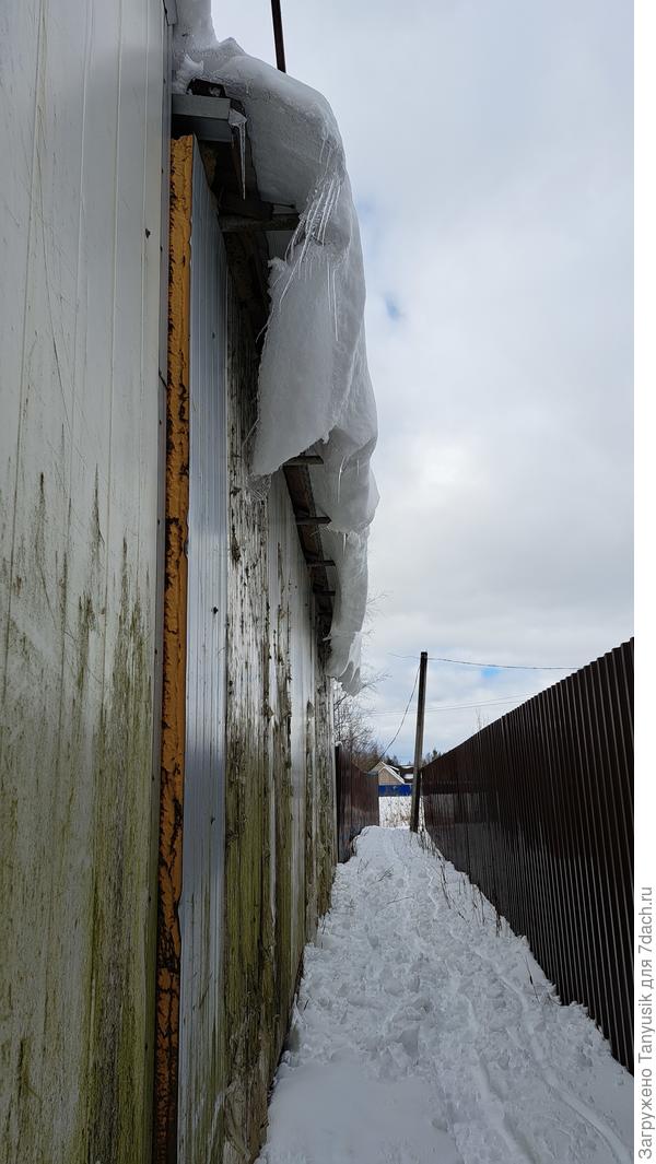 Здесь мне приходится прохидить по пути к участку