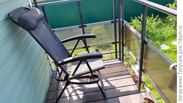 Наше кресло. С подголовником, подлокотниками, подстаканником