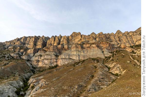 Вид на горы из палаточного лагеря.