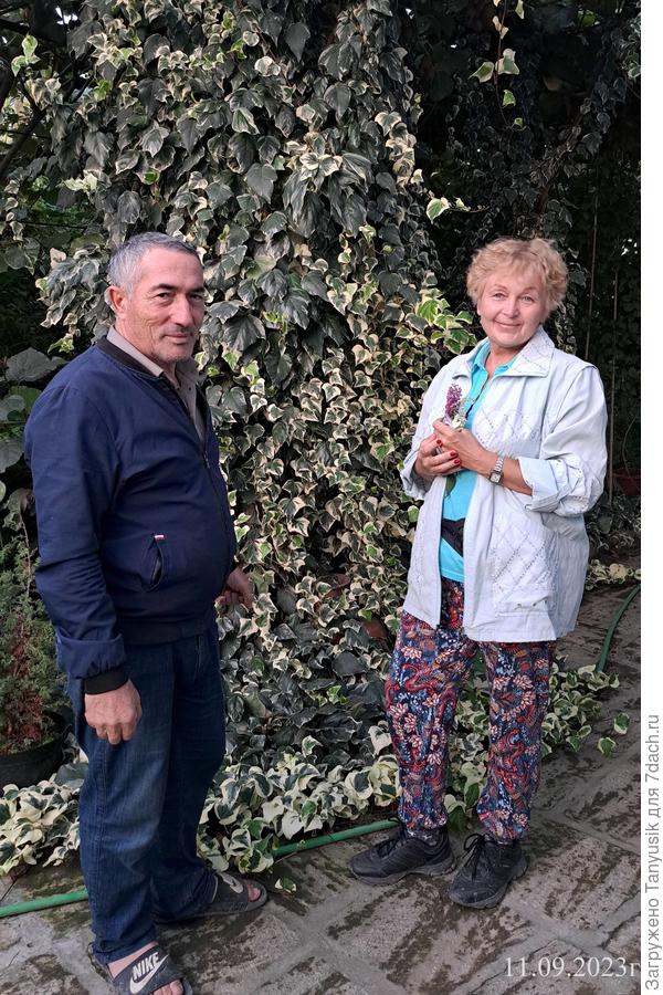 Я с Теймуром и букетиком его цветов.