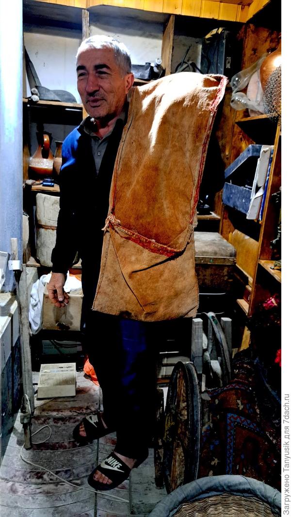 Дагестанская сума. Когда она пустая, ее сворачивали и подкладывали под голову вместо подушки.