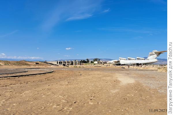"Каспийский монстр" медленно, но верно движется к своей новой стоянке в строящемся парке "Патриот".