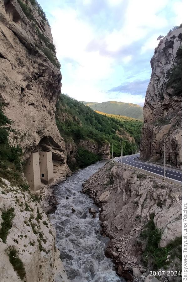 Ушкалойские сторожевые башни-близнецы. Это самые древние сооружения в Чечне, датируемые ХI-XII веками.