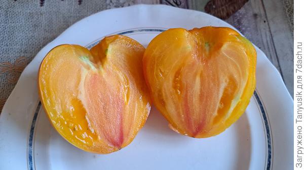 В разрезе красивый. Семян очень мало