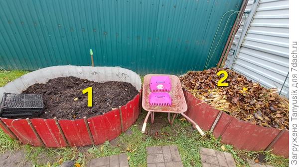 В 1 компостере готовое удобрение. Просеиваю через пластиковый овощной ящик. Что не проходит отбор, высыпается во 2 компостер.