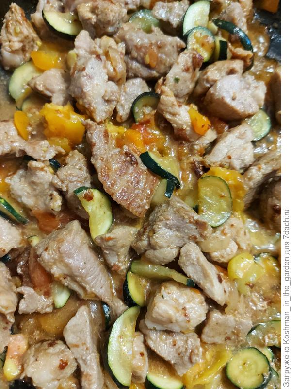 Тушенная свинина с овощами и с кабачком 'Будулай'