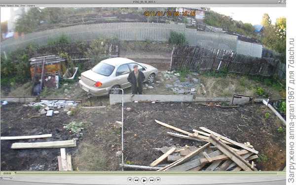 Виден участок напротив и подъем к нему