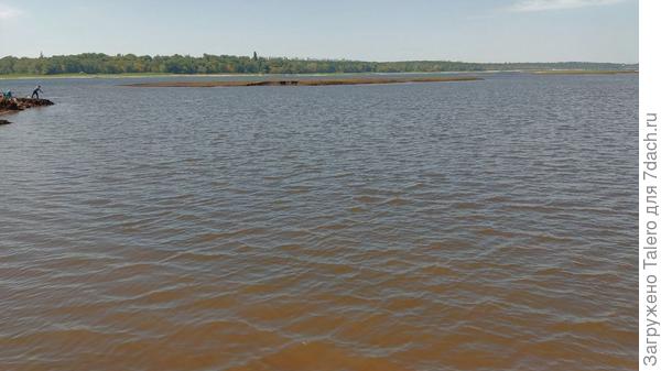 Псореди реки появились «дополнительные» острова, а Хортица на другой стороне вовсю зеленеет свежими лужайками