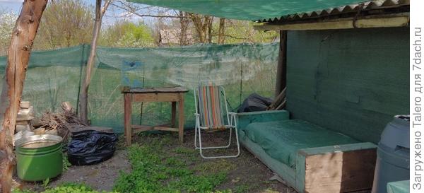 Двор пока выглядит так