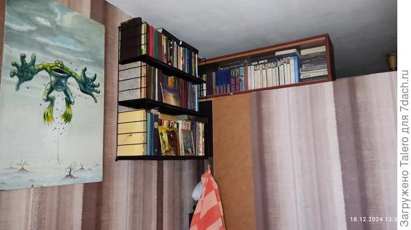 Библиотека стала малой и съехала к шкафу