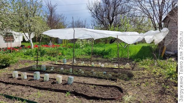 Заодно присочинила шатёр — но он явно свалится