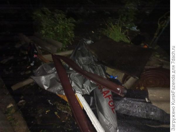 Обломки кровли