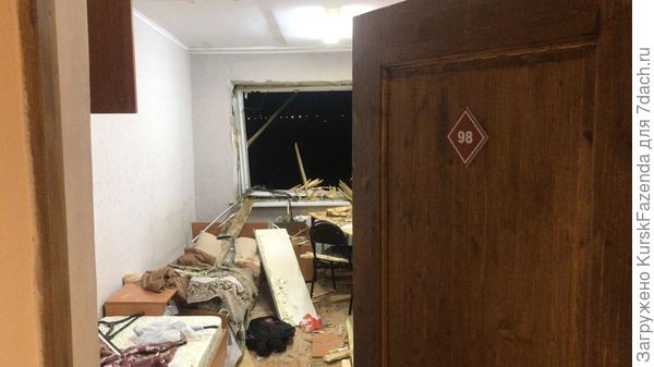 Осколок стекла прилетел парню прямо в живот