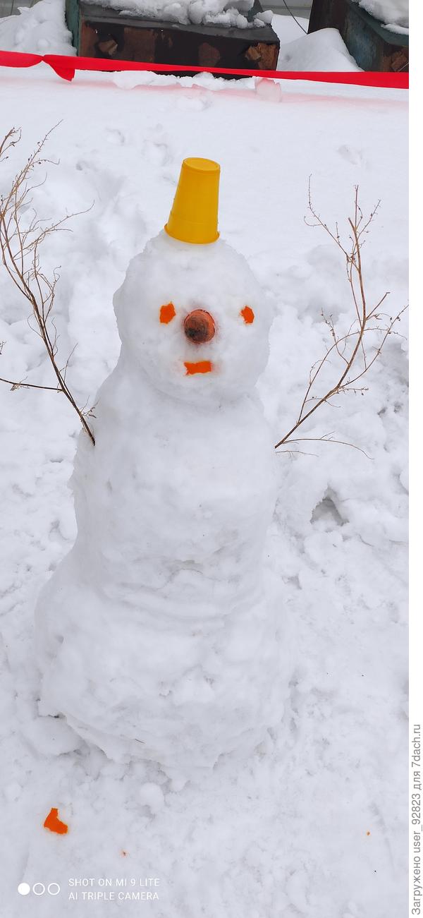 Детское творчество. Снеговик))