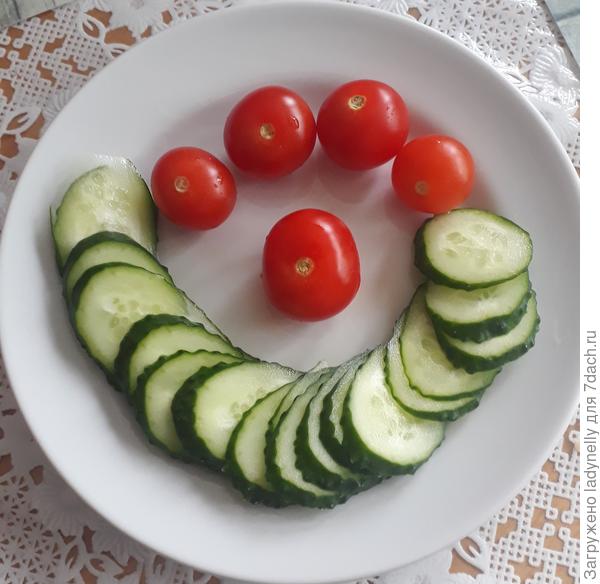 Приличные люди ездят на дачу со своим урожаем!