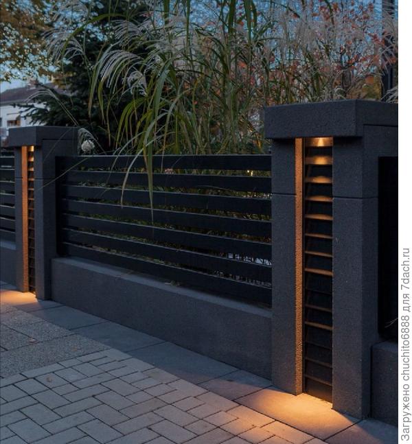 Это тоже сочетание плит цсп и деревянных жалюзи. Наверное такой нравится больше всего