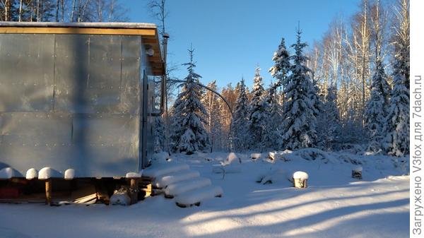 МикроДомик припорошенный снегом