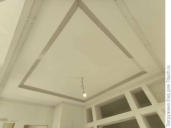 Сухое помещение. Перегородки - гипсокартон, шитрок, обои под покраску.