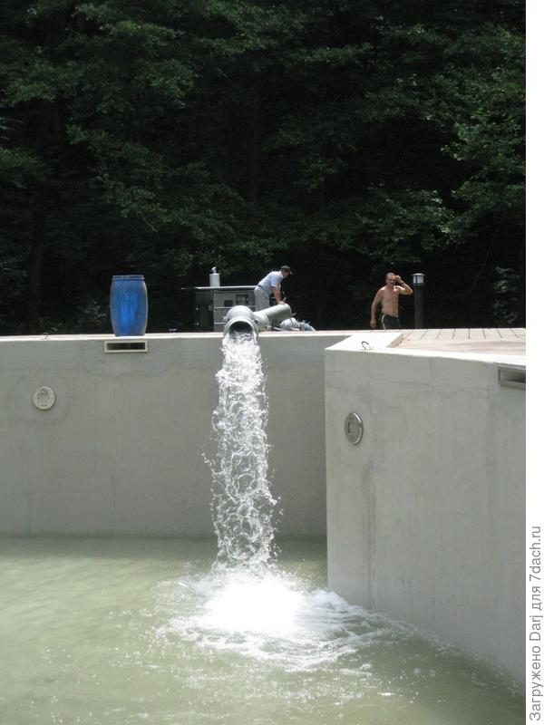 Под этой трубой😂