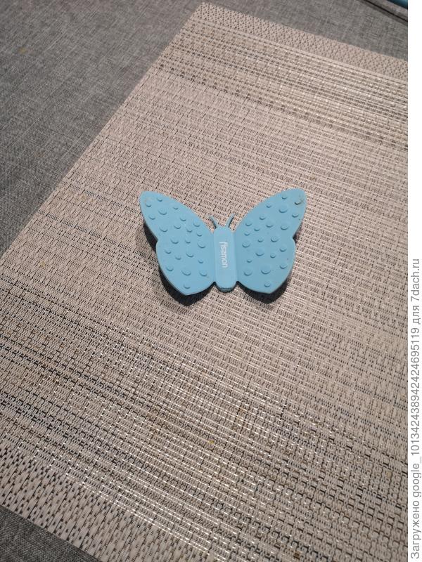 Бабочка на магните - придержать горячее  что-то...