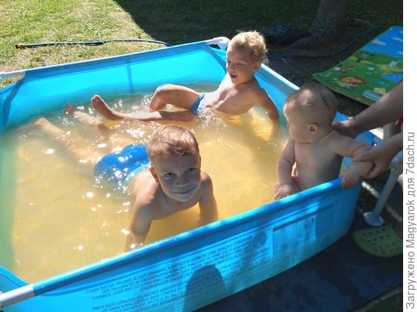 Когда детям завидуешь в жару :)