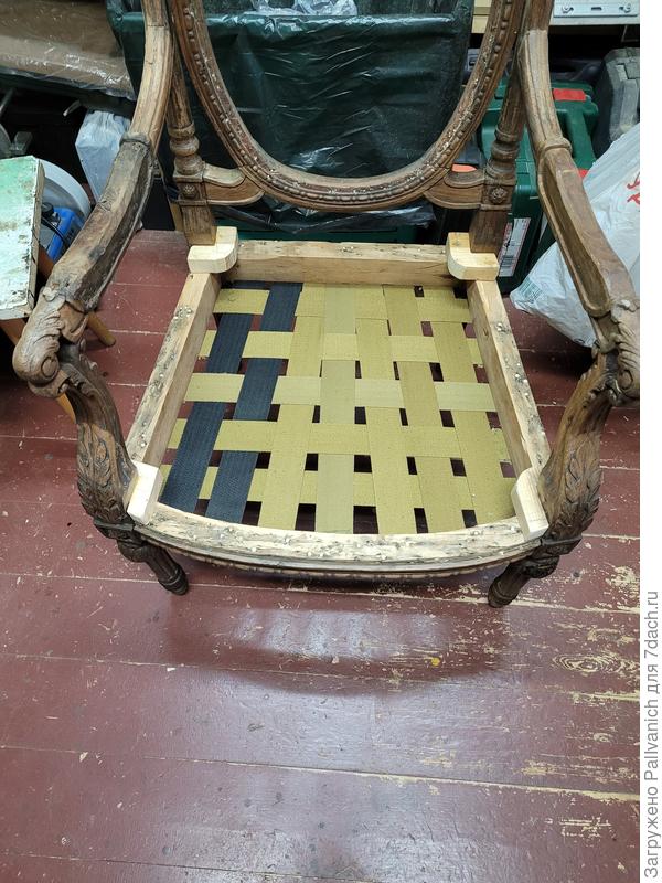 Натягиваем снизу х/б ленту (в переплет)