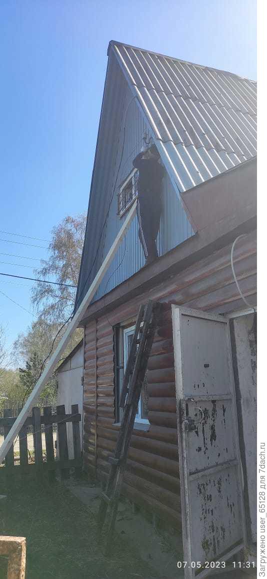 протягивают сип к столбу