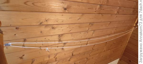 Верёвка между двумя роликовыми крепежами