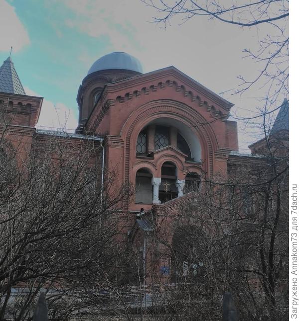 А под куполом была столовая.