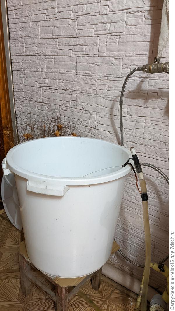 Вода в бочке уже + 5,7 °, приходится подогревать. Подробно здесь :   https://forum.prihoz.ru/viewtopic.php?t=2462&start=1350