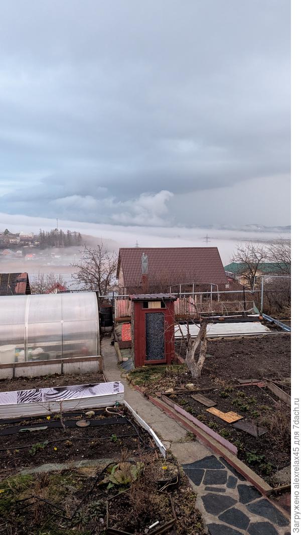 Вчера был дождь с грозой . Для начала апреля у нас такое бывает редко .