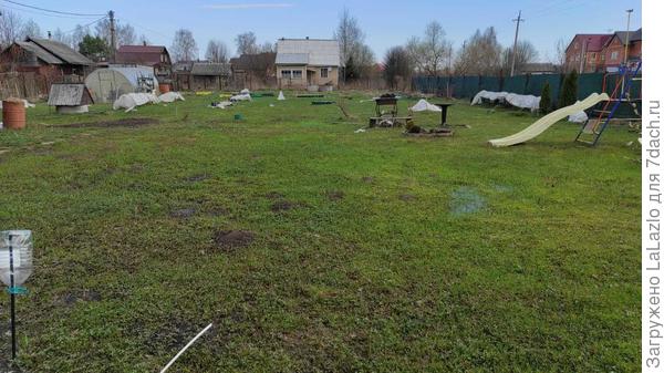 Прошло три дня и лужи нет  . Вид с другой стороны
