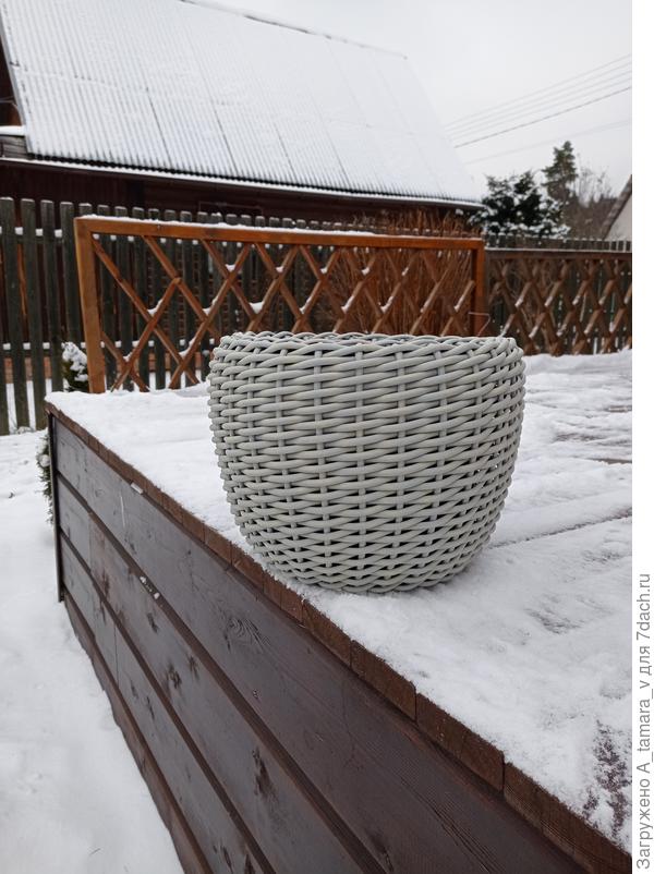 Кашпо "пузатик" 12л, в цвете Виноградная лоза. В наличии. Могу к нему сплести пару в варианте 12,16 или 20литров