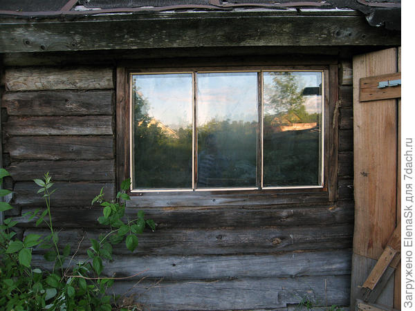 Сын тем временем поставил стекла