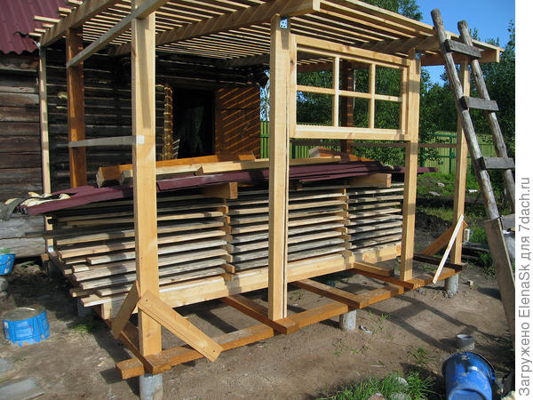 Крышу делает...