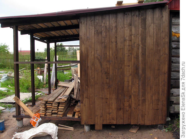 уже кусок стены стоит... Низ сын потом ровнял.