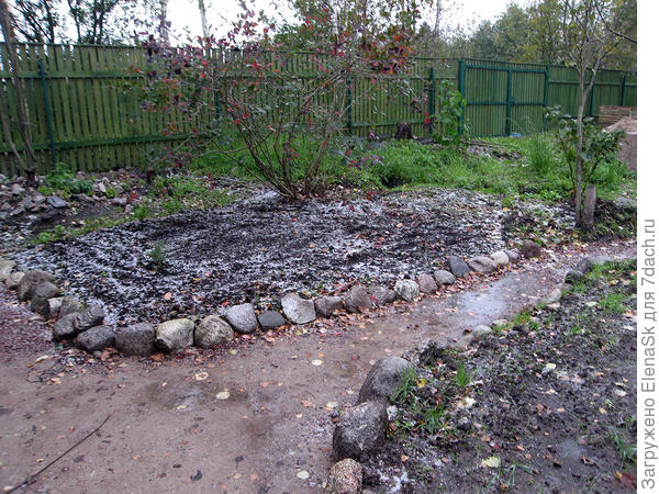 С небо сыпалась крупа, были уже заморозки...