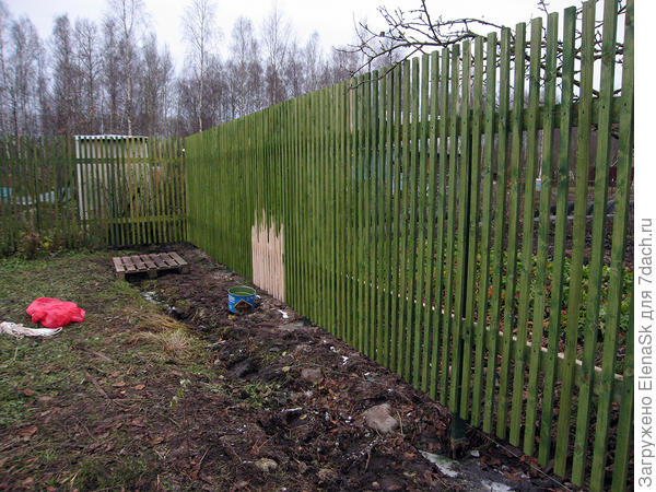 Когда мне остался совсем маленький кусок - уже не смогла, истерика началась... Ну, не могу я больше красить. Янка быстро отправил меня отдыхать, закончил все сам...