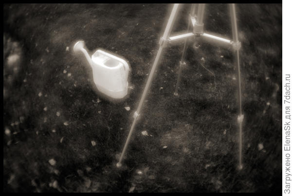 Вот тут видно (особенно на лейке), что контур резкий, в хорошем монокле эта резкость есть и аберрация света плавная, сходит на нет без ступеней и не обрубается контуром.