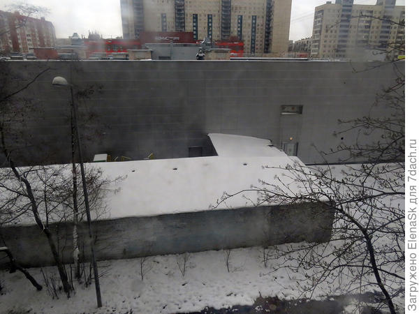 Сейчас за окном