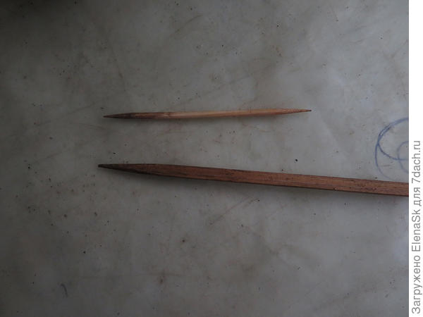 Зубочистка и палочка, которой я делаю.