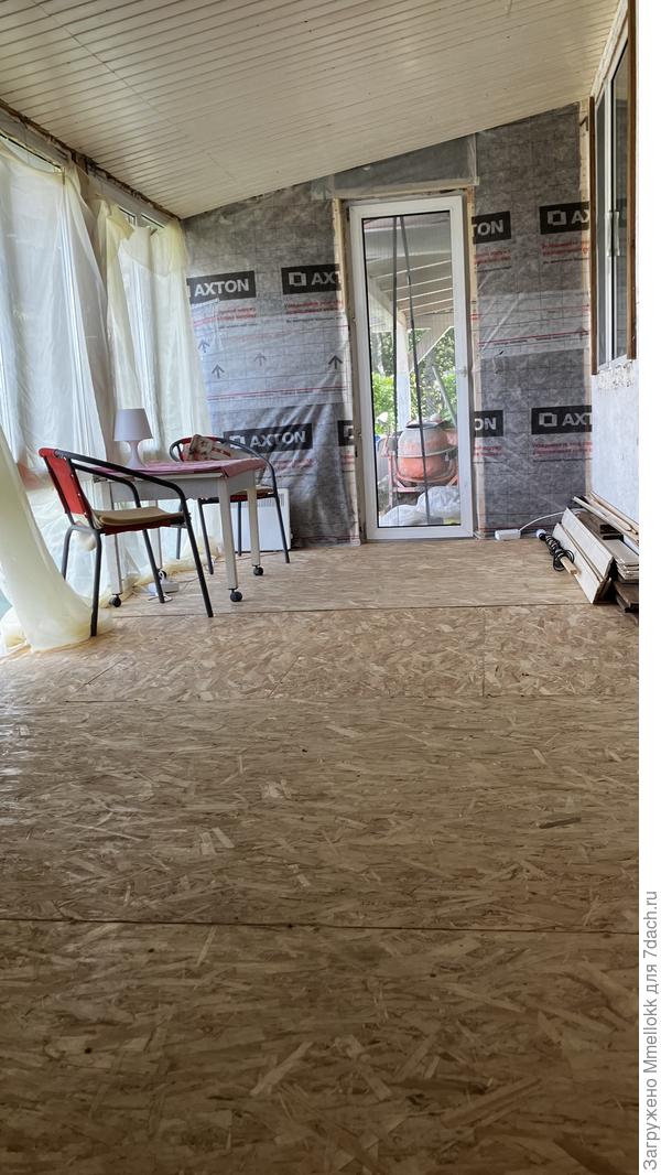 Внутри сеней